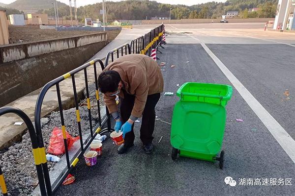 春运一线旅途中这些画面暖心,春运出行路上湖南交通人暖心守护