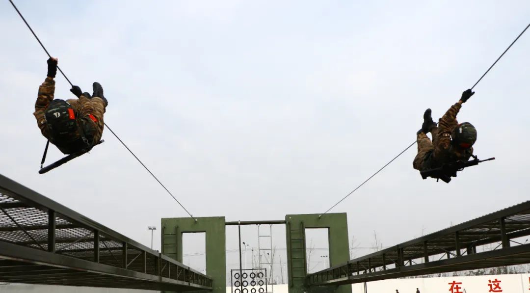 面对考验,预备特战队员比武