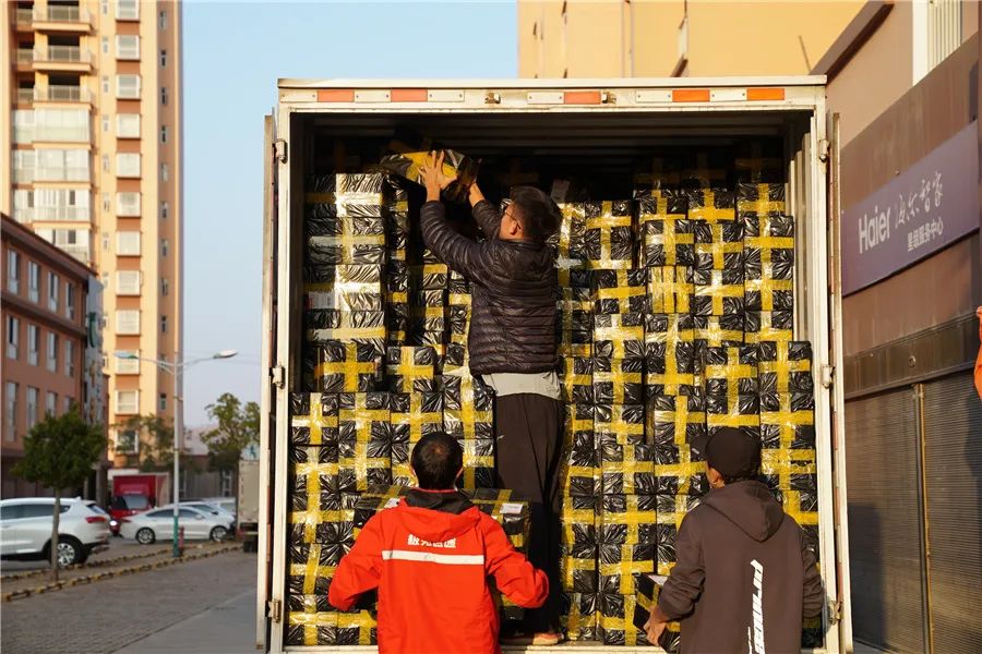 山货“藏宝”多，这对夫妻生意越做越火