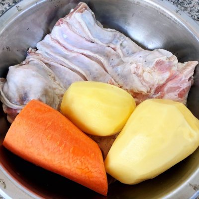 红烧羊肉前腿最好吃的做法,老东北美食红烧羊肉的做法