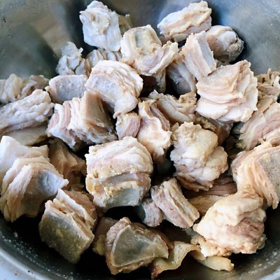 红烧羊肉前腿最好吃的做法,老东北美食红烧羊肉的做法