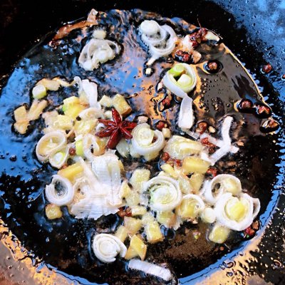 红烧羊肉前腿最好吃的做法,老东北美食红烧羊肉的做法