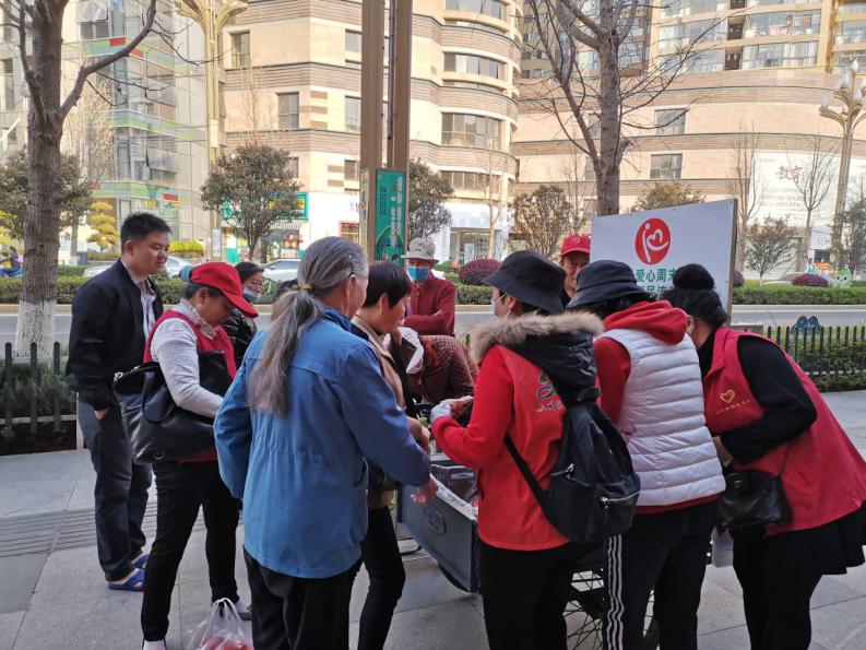 社区春节爱心环卫活动,巢凤社区爱心志愿者活动