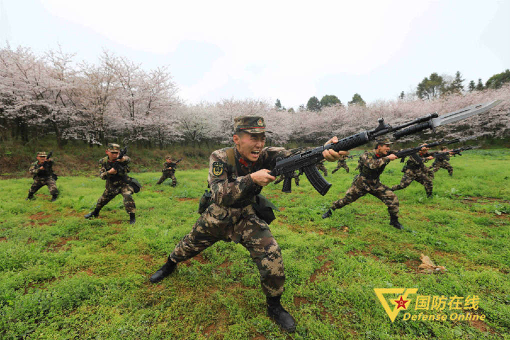 迷彩绿遇到火焰蓝,樱花粉和迷彩绿的交融