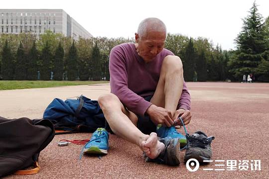 陕西81岁大爷1分31秒跑完400米,坚持跑1000米30天