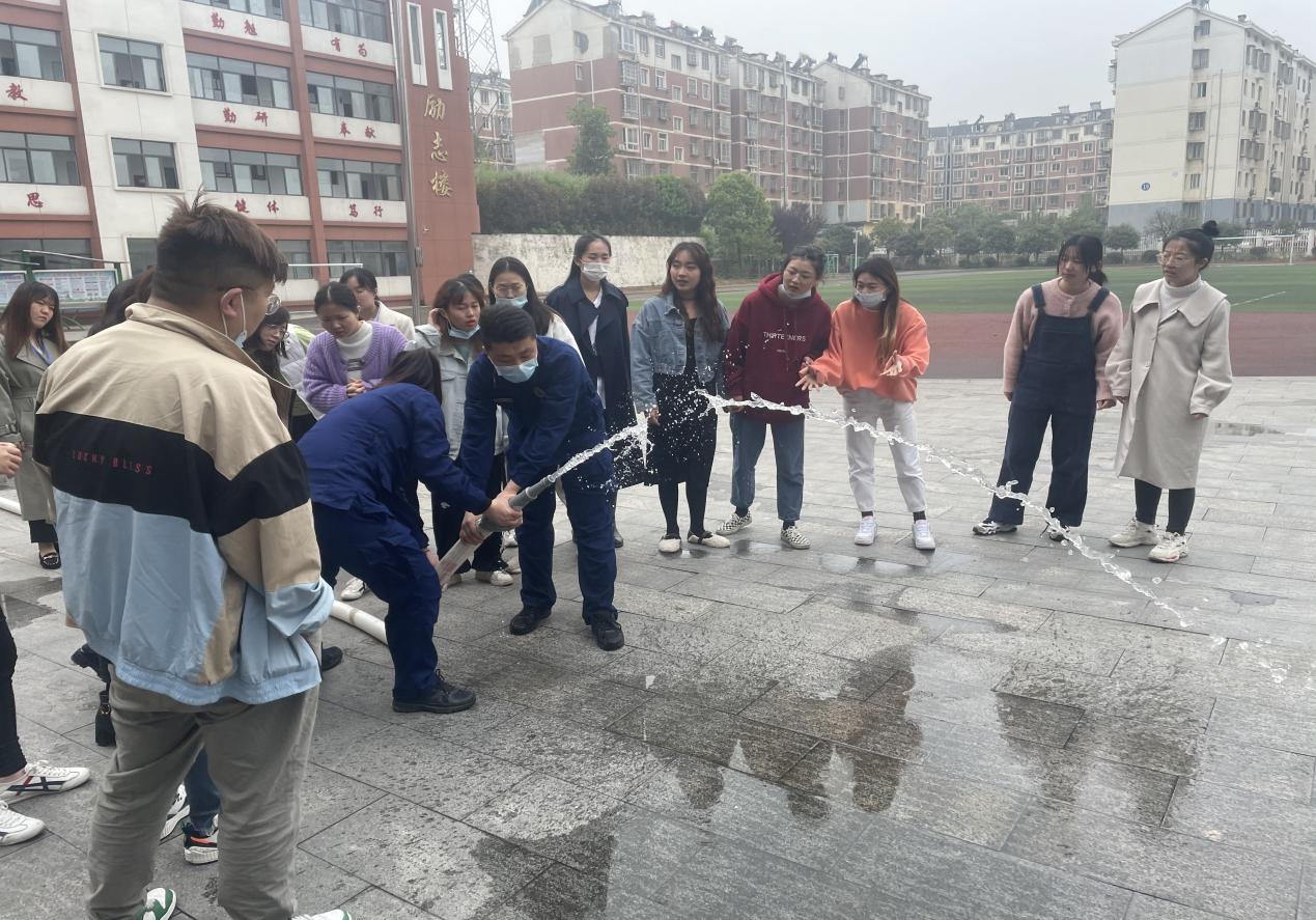 消火栓灭火演练步骤流程,社区灭火器使用实战演练方案