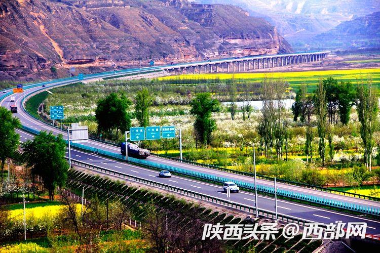 沿着高速看中国车子,陕西最美高速公路