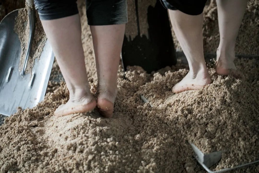 酒的个人名片图片,茅台镇酒老板名单