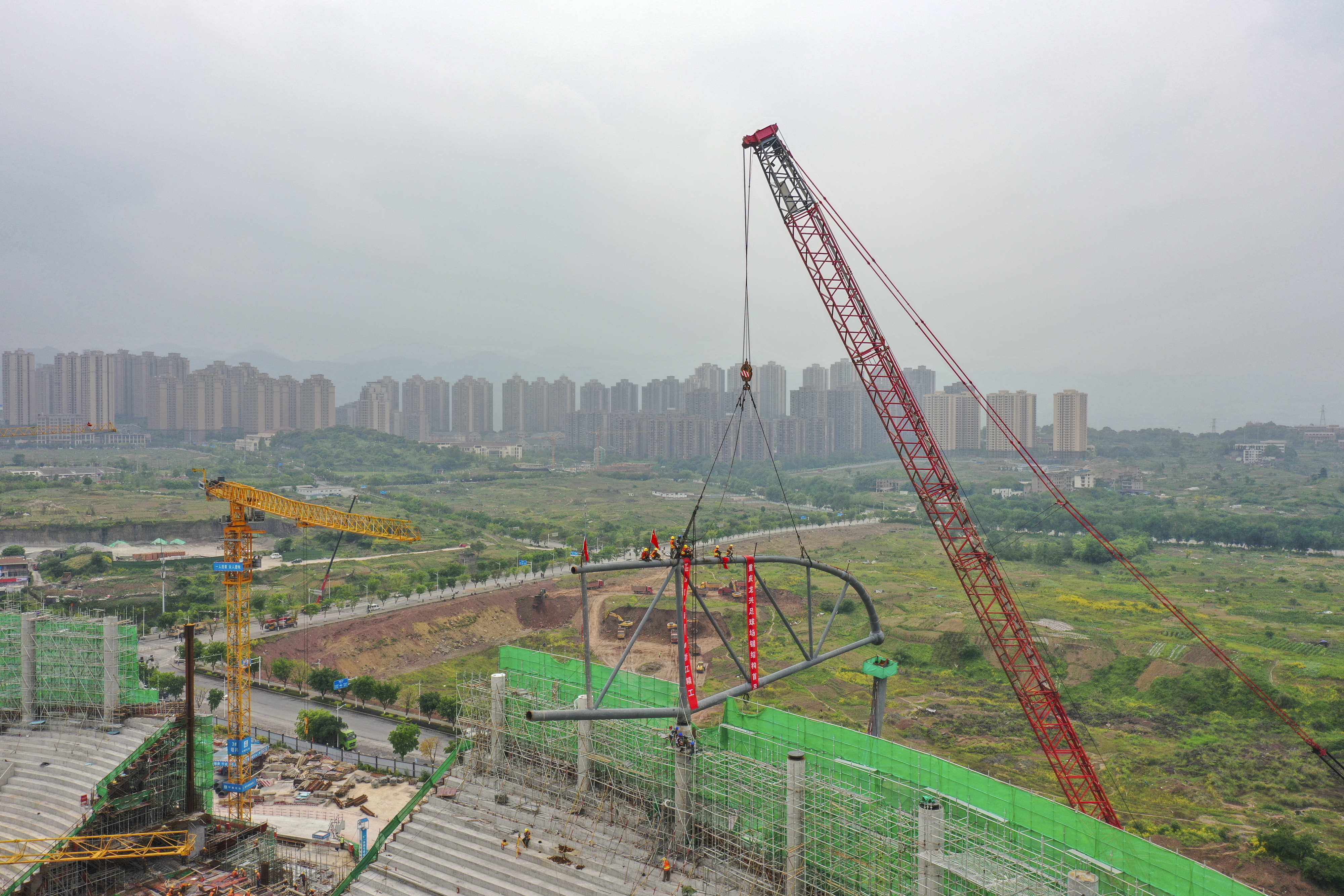 重庆龙兴足球场最新进度,重庆龙兴足球场钢结构施工