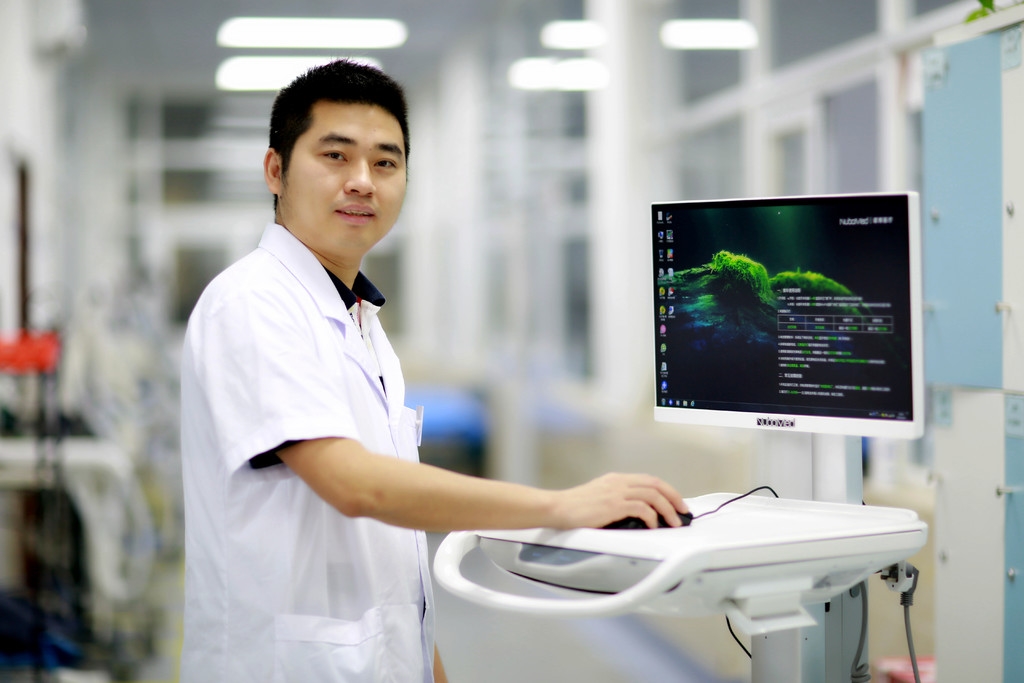 寻找“宝藏”男护士④|他是“超级奶爸”，也是四川省首个男护士组织发起人