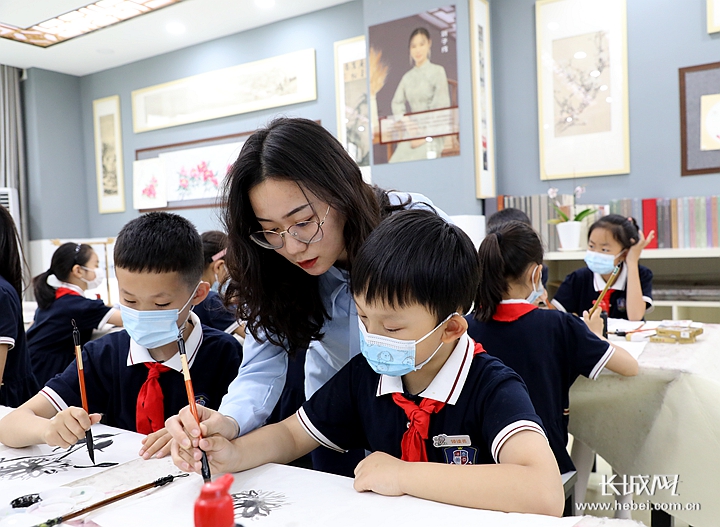 “政府带娃”叫好又叫座“邯郸模式”破解“3点半难题”