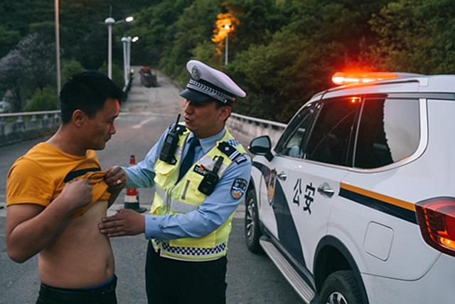 高速交警辅警的一天,高速交警上班的一天