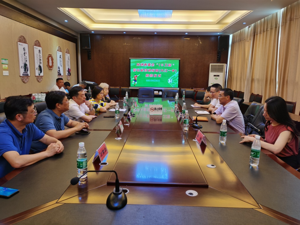 民进九江市委会“1%工程”爱心足球进校园活动走进九江一中