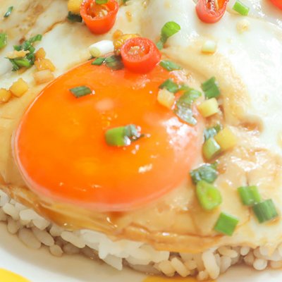 用可乐和鸡蛋做出美食,鸡蛋里倒入可乐和醋