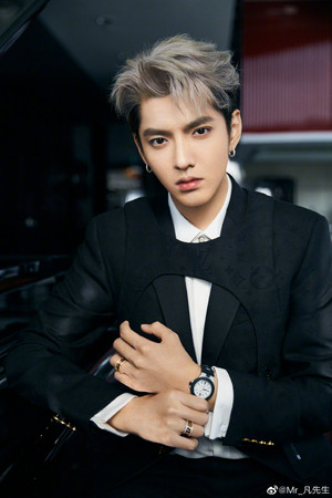 大师出现了!4年前神预言「吴亦凡2020、2021有劫」警告:少玩乐