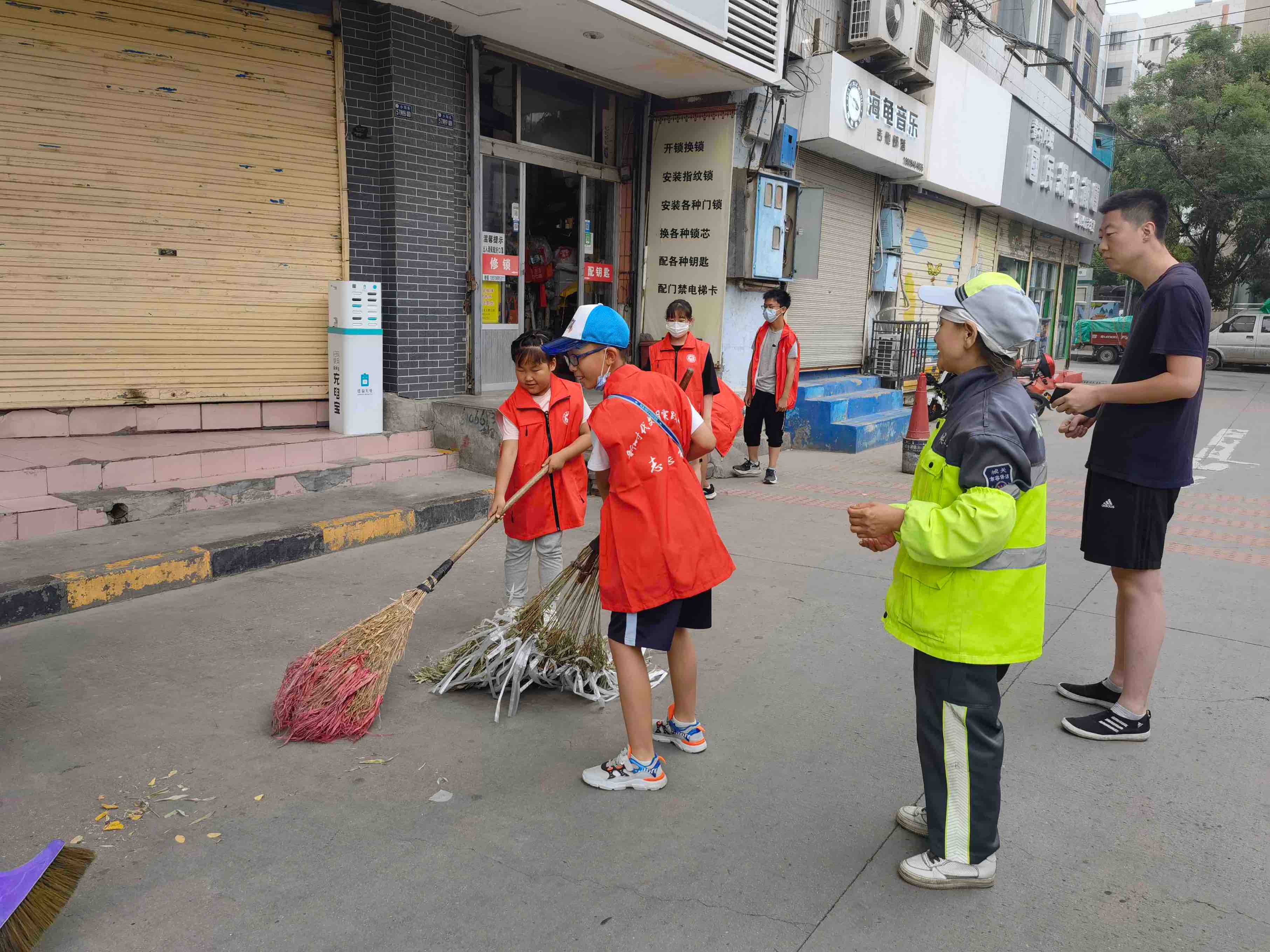 民生汇丨银滩路街道：“神兽”们开“踢”啦