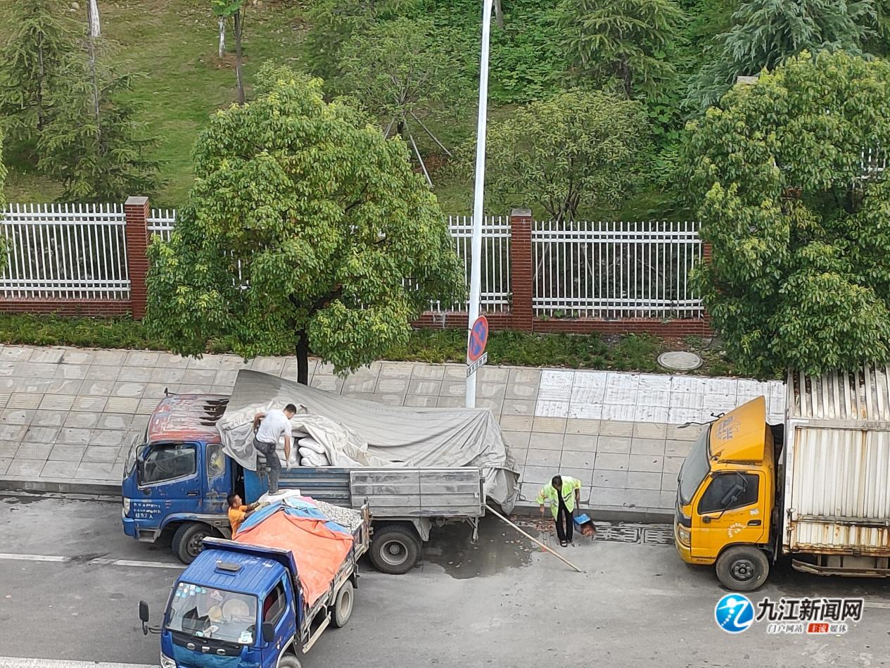 路边惊现神秘车,九江神秘车视频