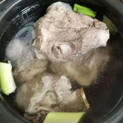 大骨汤怎么煮好喝又营养,大骨汤怎么炖好喝又补