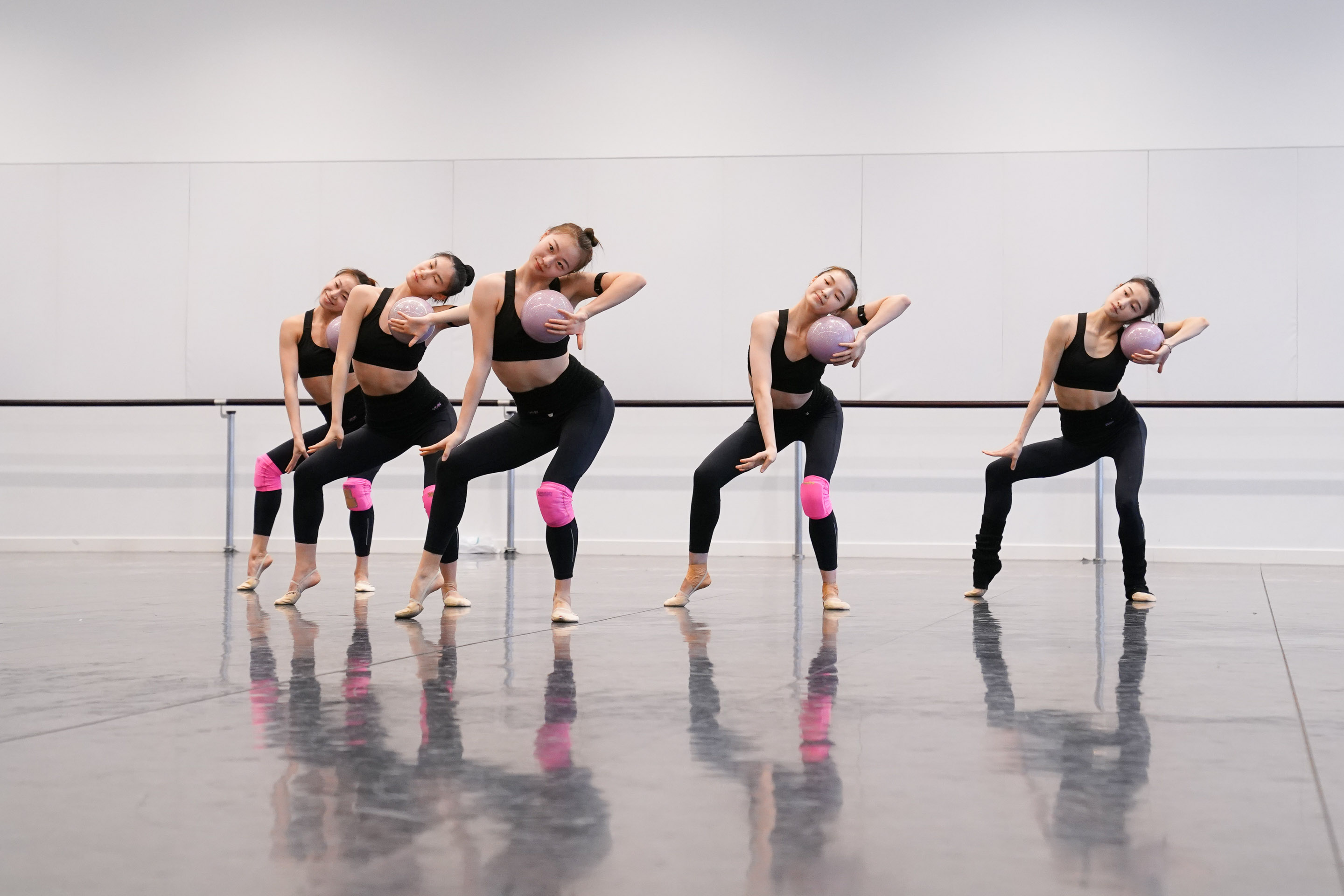 奥运健儿为何难忘这堂“上海芭蕾课”?那段“文体联动”“为美拼搏”的动人故事令人振奋