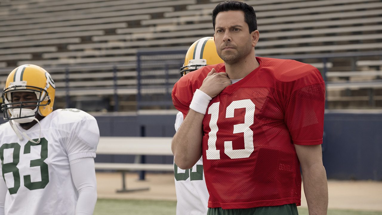 体育励志片《美国草根》曝预告“沙赞”化身橄榄球手