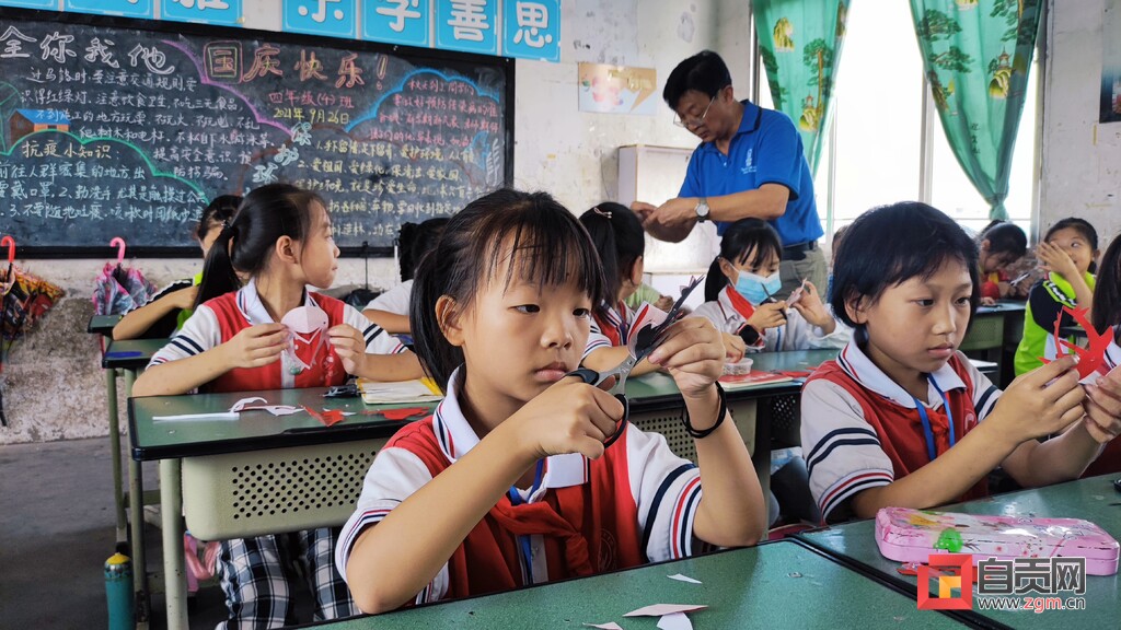 建设“第二课堂”呵护未成年人健康茁壮全面成长——富顺县深入推进乡村学校少年宫建设见闻