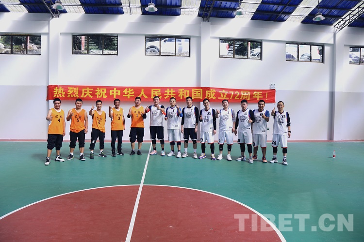 一个小球馆的利润,一个小篮球场馆多少钱