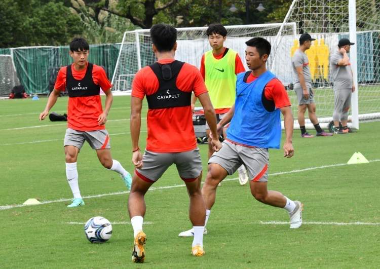 平四小学再出人才！陈序煌感谢海港队主帅给机会，哈维是他最喜欢的球星