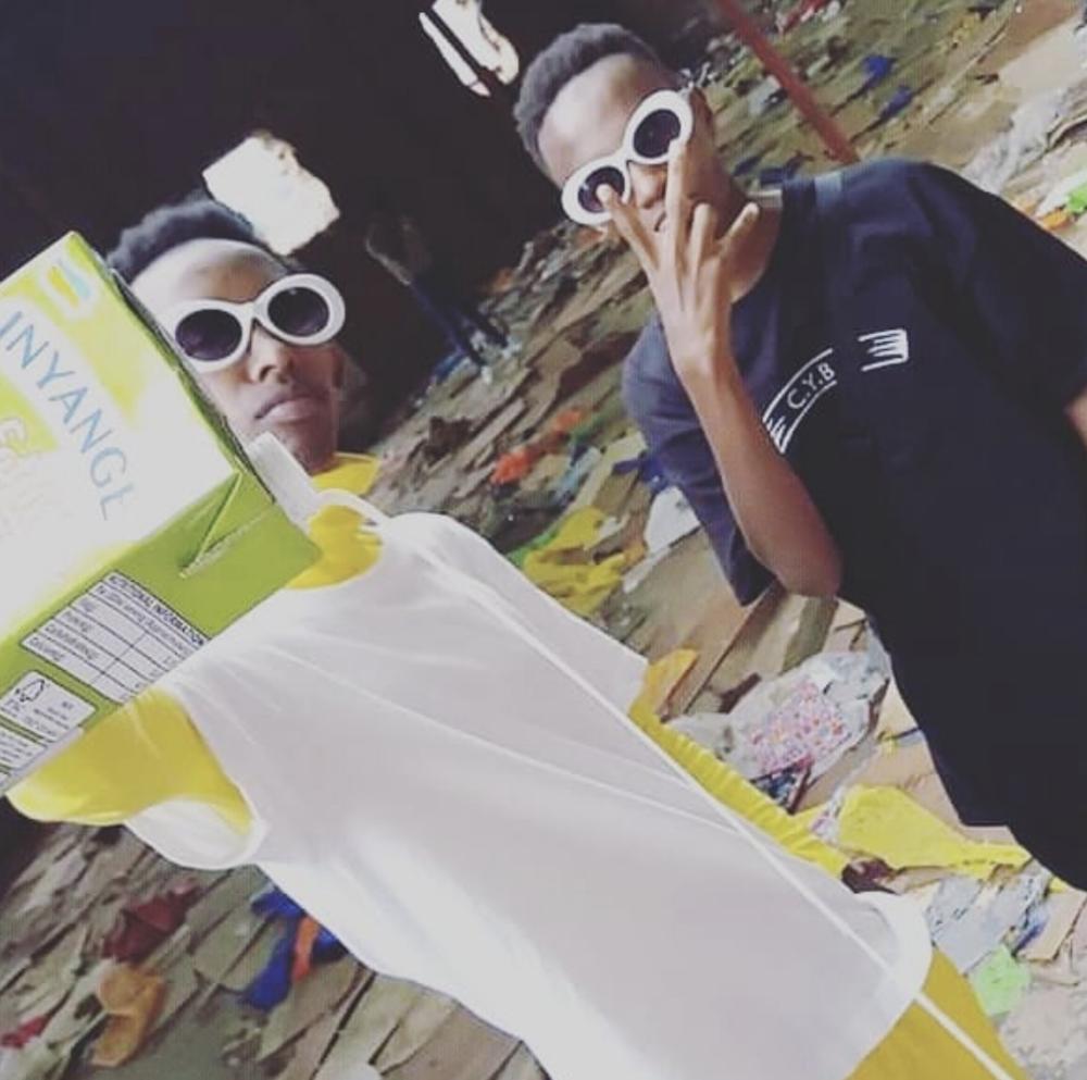 看着卢旺达老哥在奶吧吹奶，我忘记了乳糖不耐