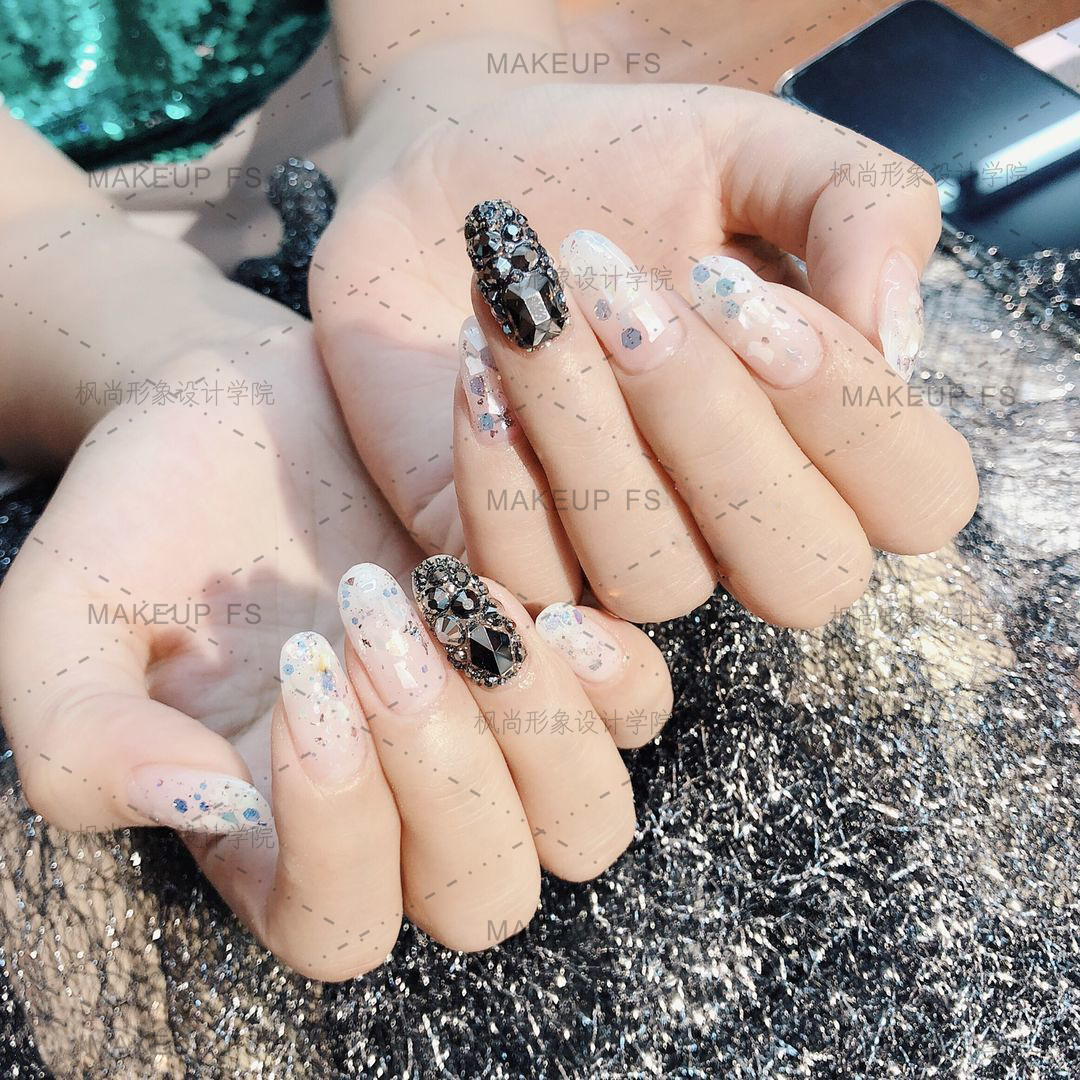 学化妆美甲美睫培训学校,西安美甲培训学校哪个好