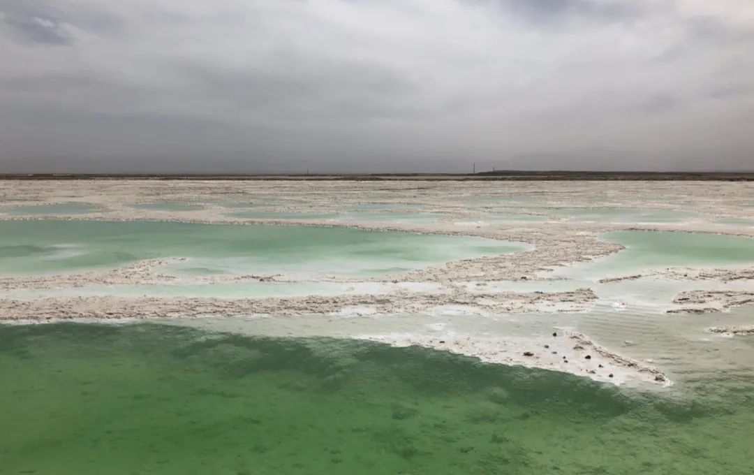 茫崖艾肯泉夏季游攻略,青甘大环线艾肯泉