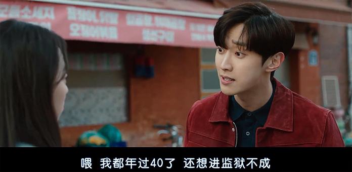 男高中生当众狂吻老阿姨，真情流露被骂变态，喜剧片拍出新高度