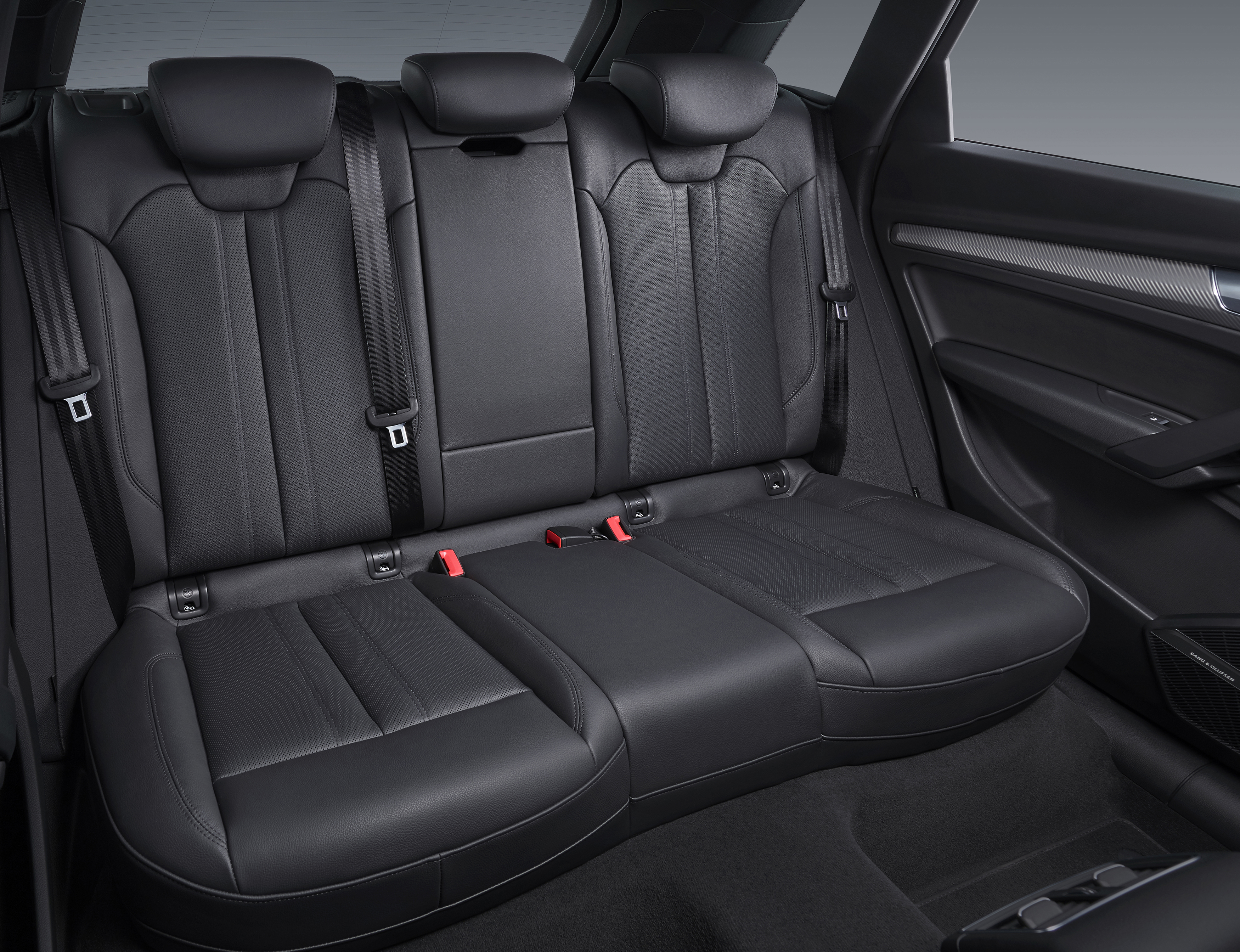 奥迪q5l的座椅材质,奥迪q5l的座椅硬边是什么