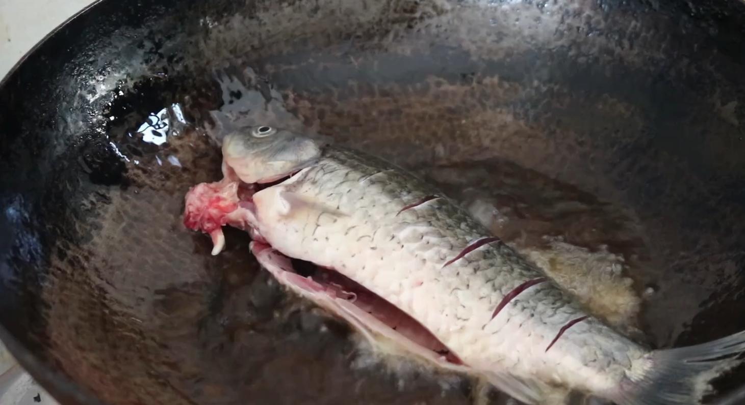 煎鱼怎么煎不粘锅不掉的小妙招,煎鱼不粘锅不破皮的正确做法简单