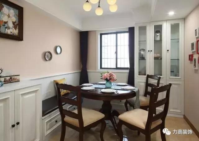 家里人少餐桌买圆还是方,小户型客厅小怎么选餐桌