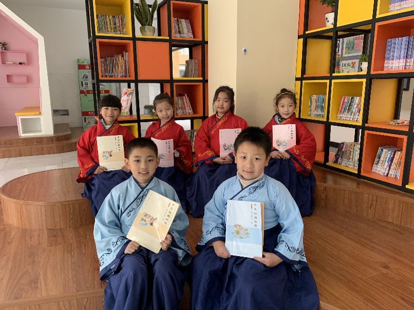 城东小学校歌乐器,城东小学文艺表演青春节拍