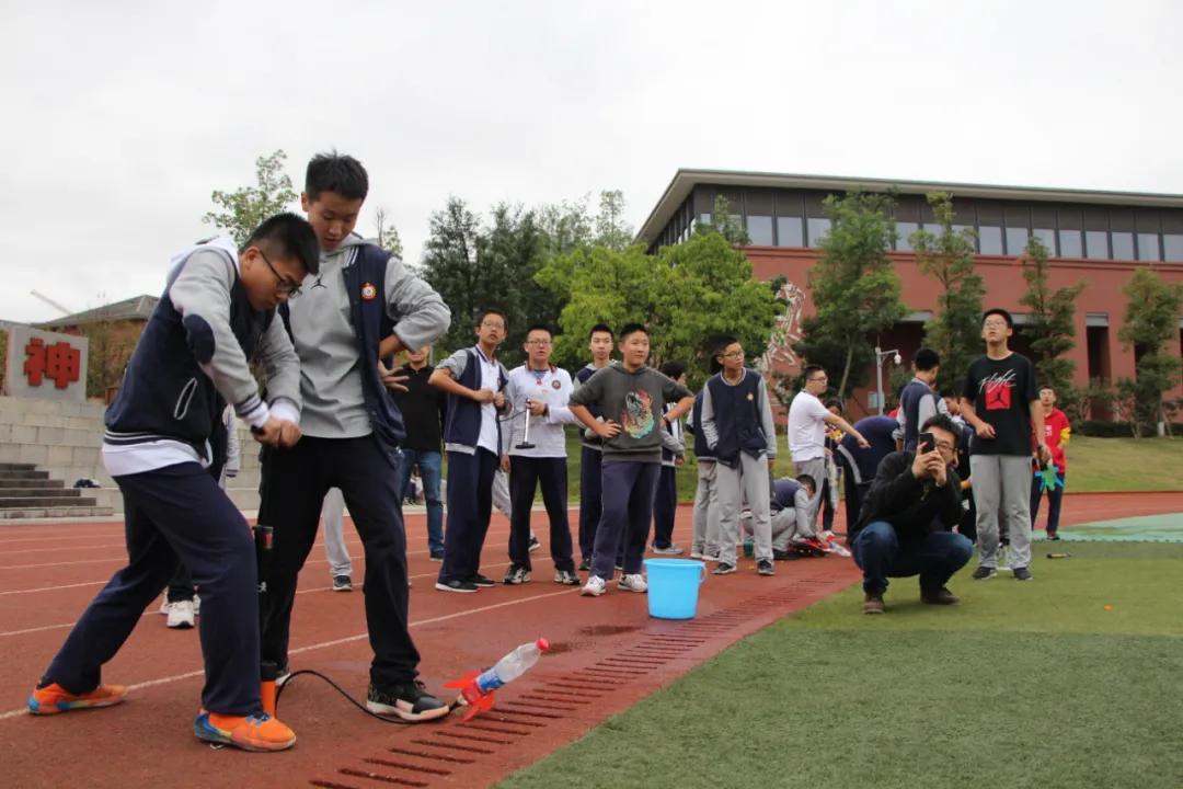 筑梦AI,智竞未来——天府七中科创体育节之科技活动回顾