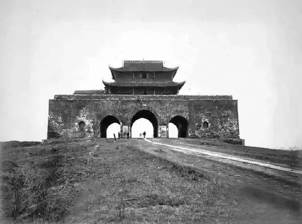 南京相隔百年的照片,南京城景对比图