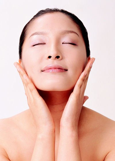 脸部快速脱敏补水妙招,脸部美白祛斑保湿补水