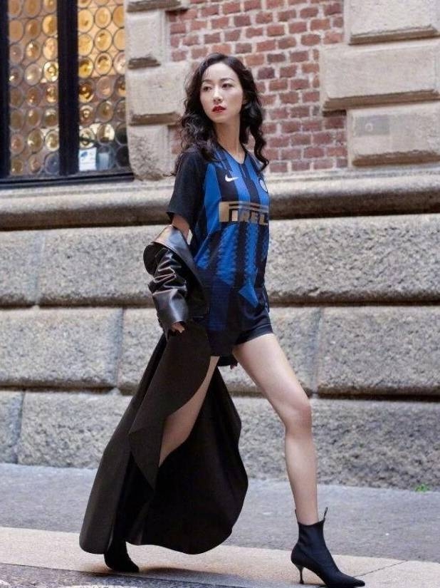 韩雪黑衣长腿综艺,韩雪红衣长腿