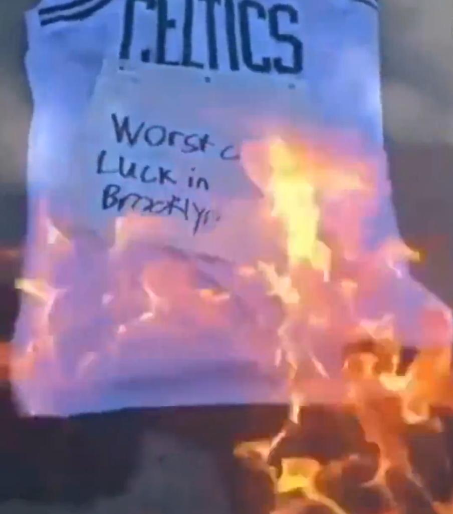 凯尔特人球迷为什么狂嘘欧文,欧文扔kd球衣