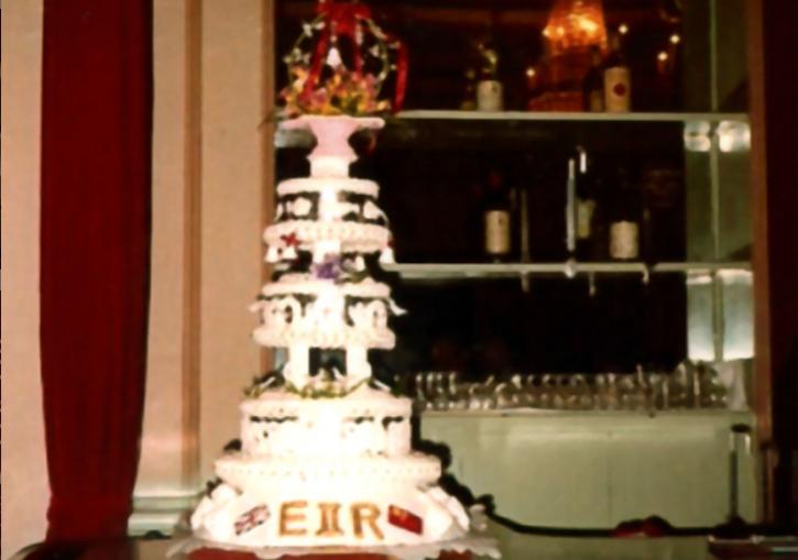 一块蛋糕29元,一块蛋糕8块钱