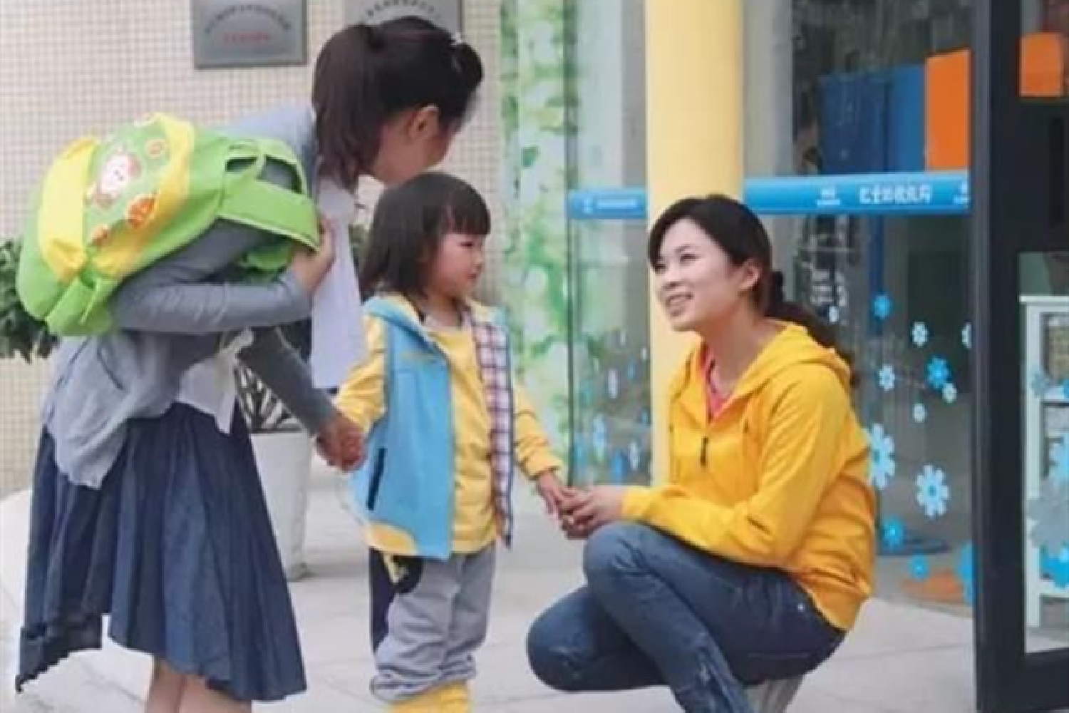 孕妇嫌奶瓶太贵崩溃大哭,孕妈整理待产包