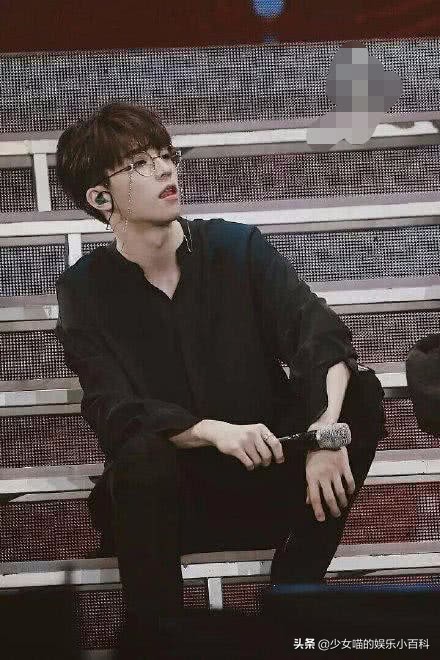 男神黑衬衫,男神黑衬衫黑西装