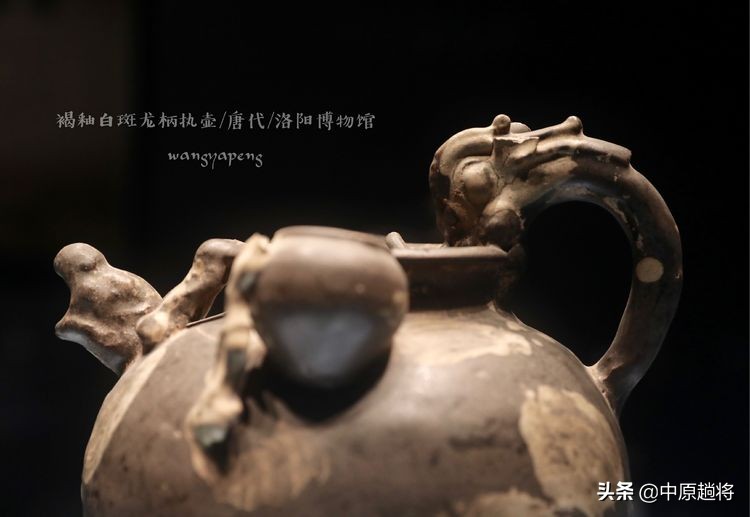 洛阳博物馆专门为二十多件珍宝成立了一个展馆