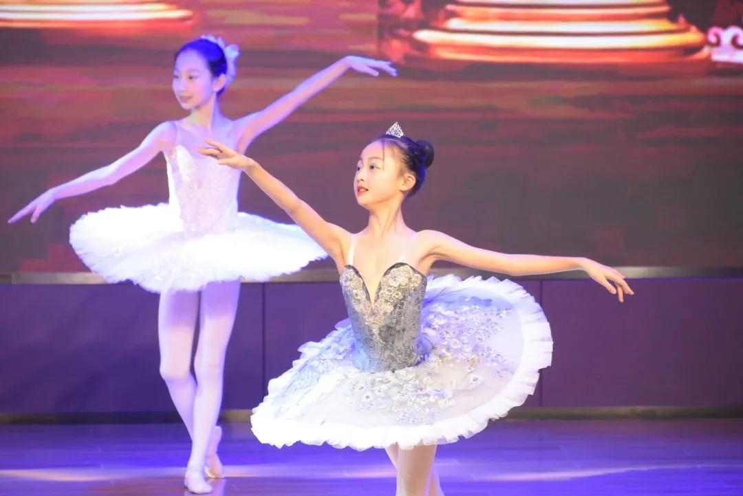 新学期新气象学校精心准备迎开学,新学期校园新气象