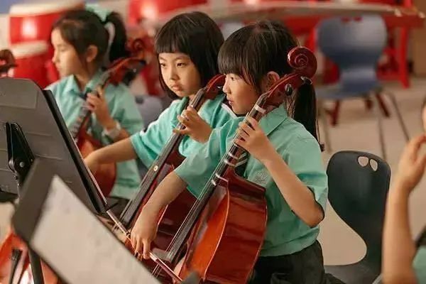 有才华的老师上课,有才华的老师在讲台讲课