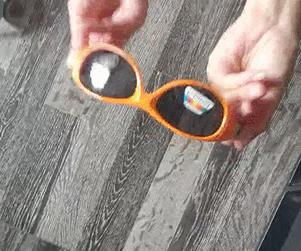 买了一个蓝墨镜,儿童墨镜7-12岁酷墨镜怎么选