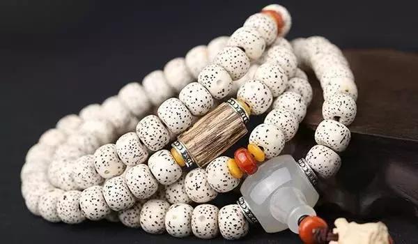 猪年合适带什么珠宝,狗年今年佩戴什么手串