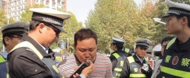 喝酒上车打火不开算酒驾吗,酒后车内休息打火开空调算酒驾吗