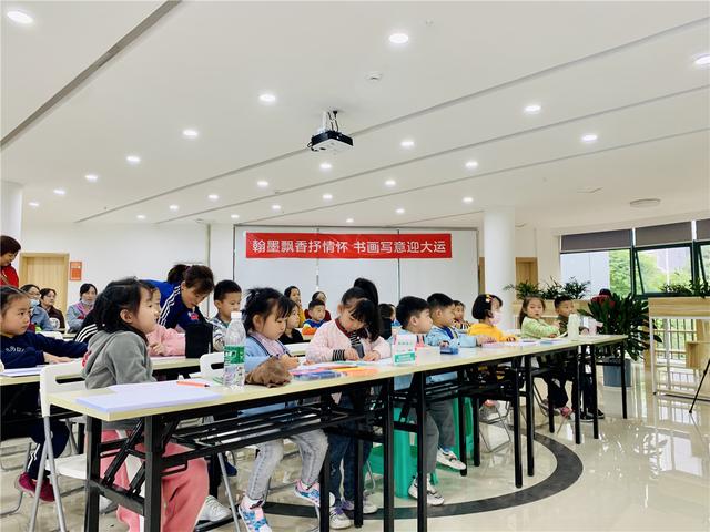 纸间流淌的社区温度——童心童画迎大运